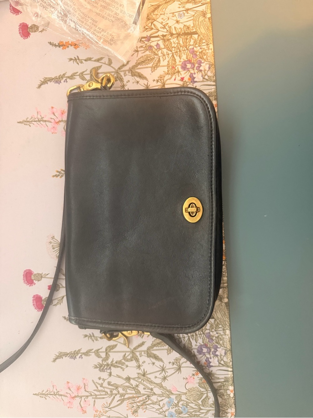 Vintage Coach Black Leather Crossbody with Gold Turn-Lock - Picture 2 of 6